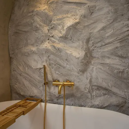 Saint Zoe Luxury